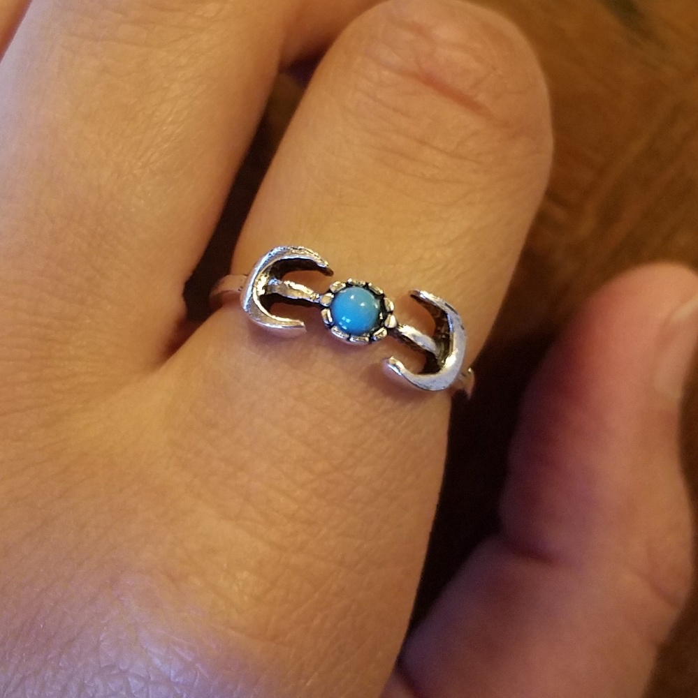 NWOT Silver Turquoise Moon Ring size 6.25